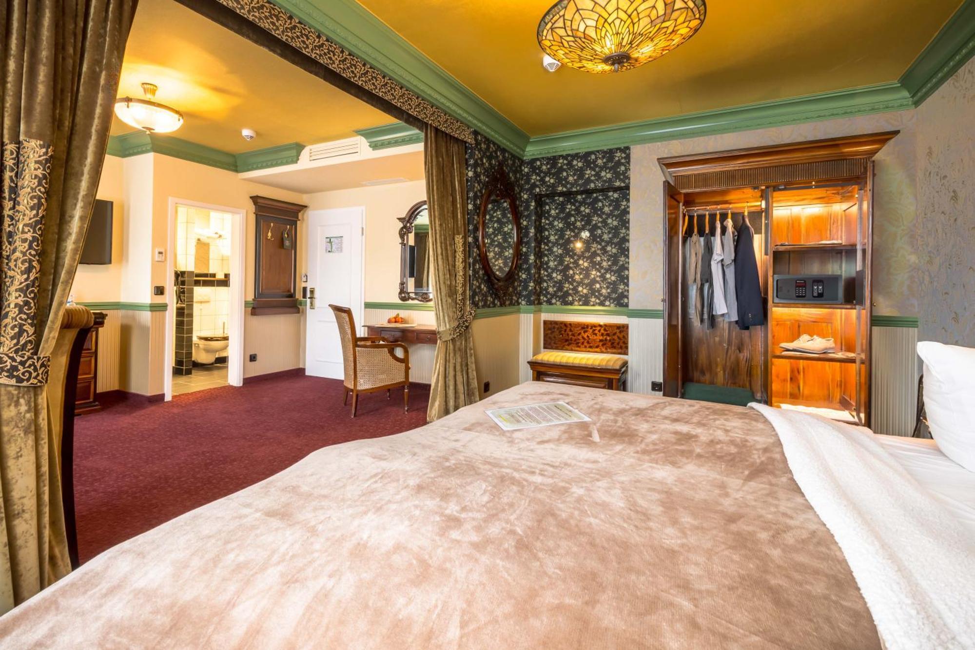 Myer's Hotel